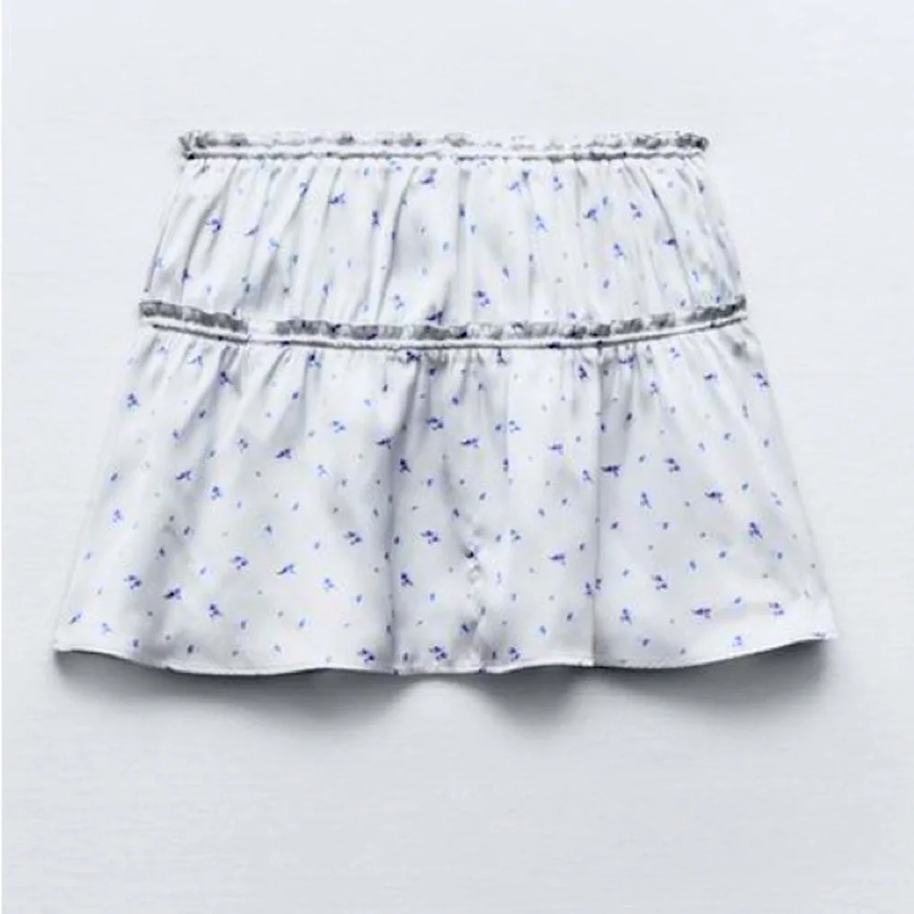 NWT Zara satin floral mini skirt - Picture 3 of 12
